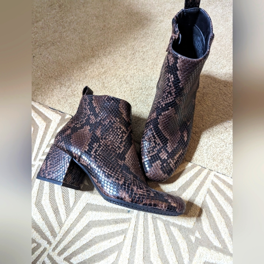 Time & Tru size 7 brown/black snakeskin booties